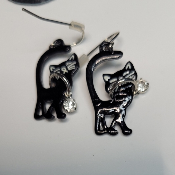 Metal Black Cat Dangle Earrings - Picture 6 of 9